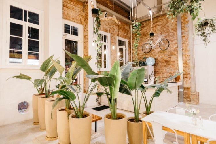 A parede de tijolinho, uma opção versátil e atemporal para decorar a casa.