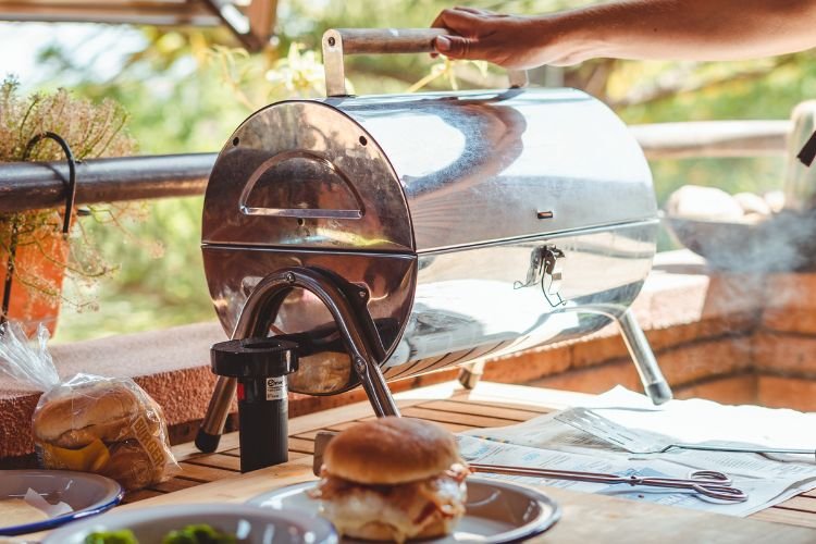 Um lugar para relaxar e desfrutar de um delicioso churrasco.