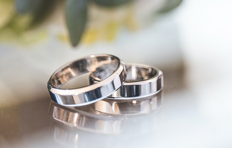 Titânio aliança de casamento.