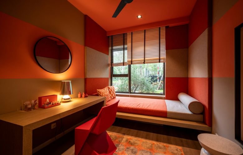 Cores que combinam com o vermelho no quarto